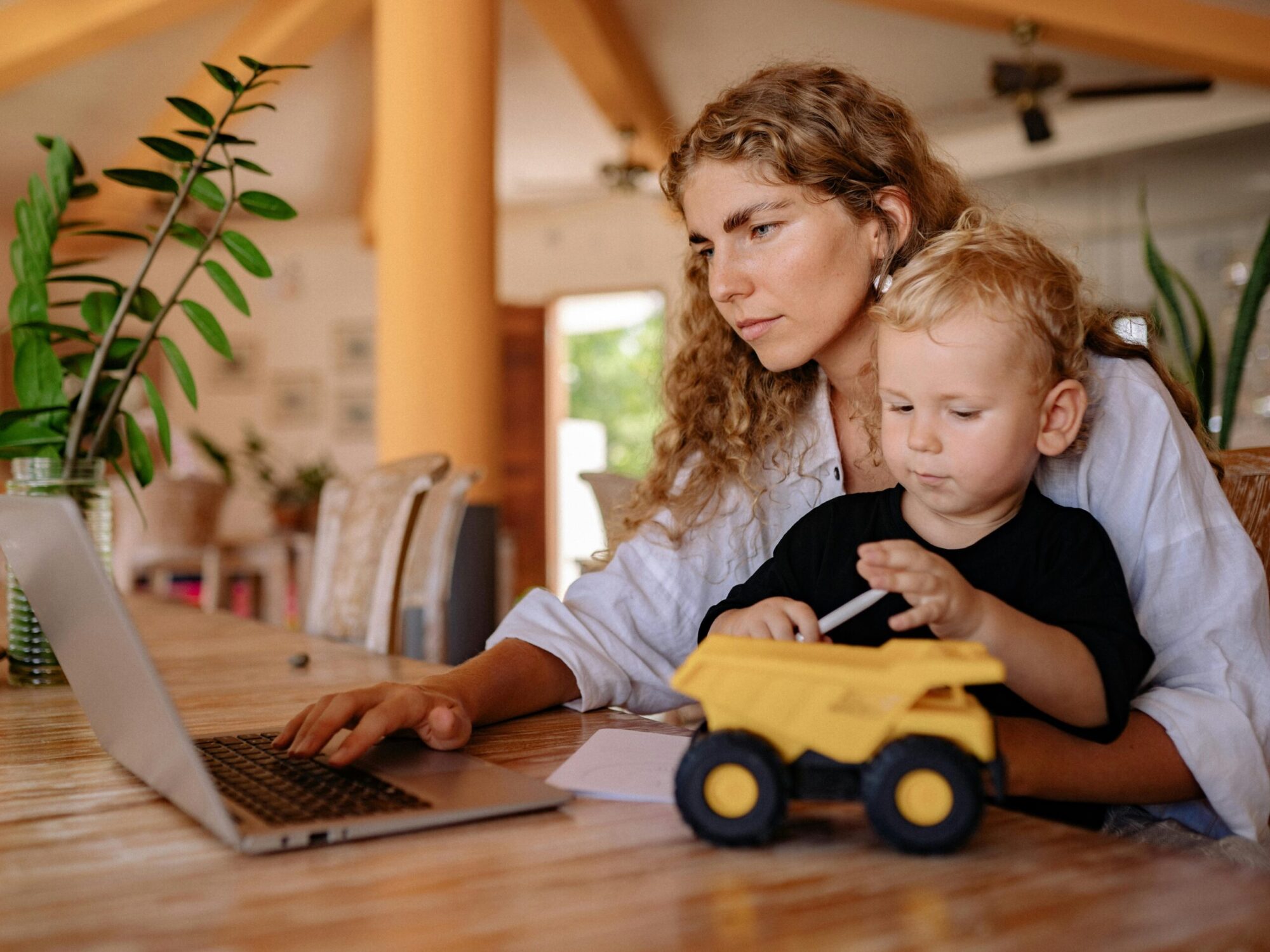 20250828_A kismamák és kigyermekes munkavállalók visszatérésével kapcsolatos legfontosabb tudnivalók